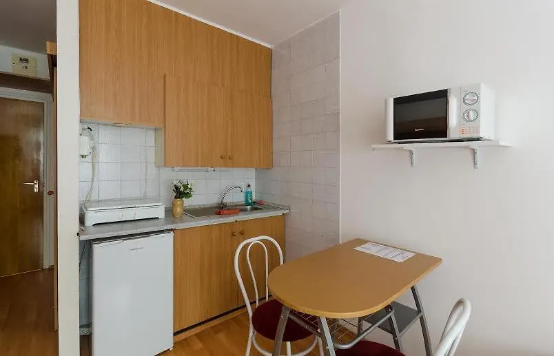 Young Center Budapest Apartment